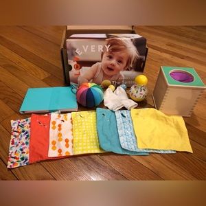 The Lovevery Senser Playkit is a delightful play kit for baby’s months 5 and 6.